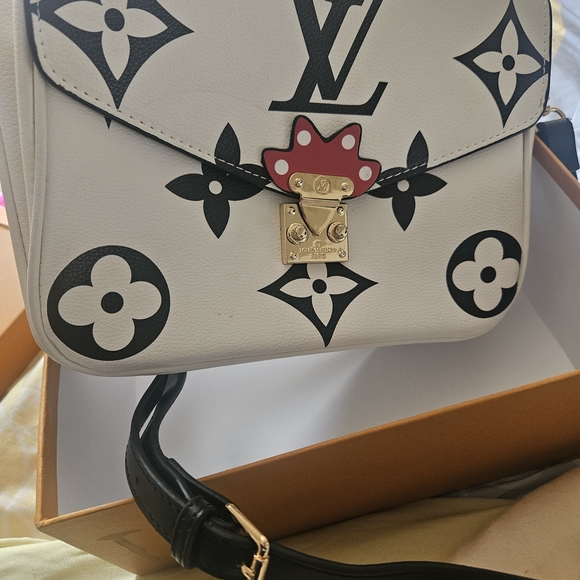 Louis Vuitton White and Black Women's Bag - Picture 1 of 6